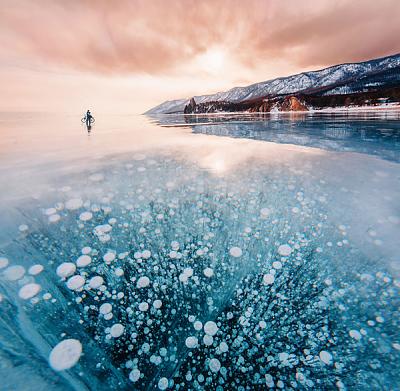 Hồ nước đóng băng đẹp tựa như 'xứ sở tuyết' - Du lịch Nga-baikal.jpg