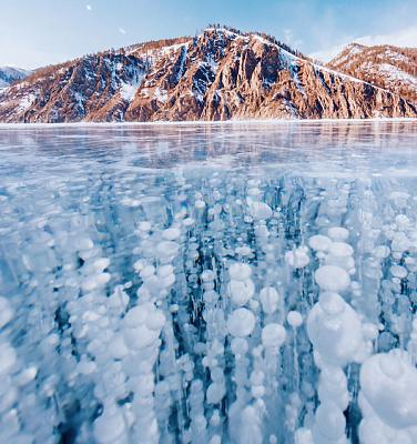 Hồ nước đóng băng đẹp tựa như 'xứ sở tuyết' - Du lịch Nga-baikal1.jpg