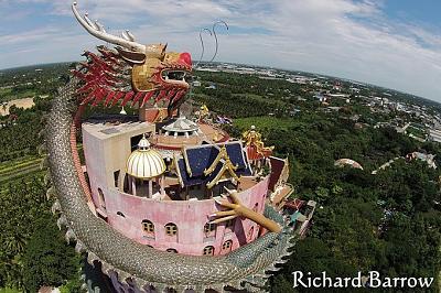 Ngôi đền rồng uốn lượn độc đáo ở Thái Lan-wat-samphran-thailand-1.jpg