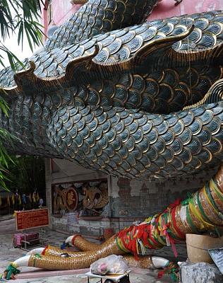 Ngôi đền rồng uốn lượn độc đáo ở Thái Lan-wat-samphran-thailand-2.jpg